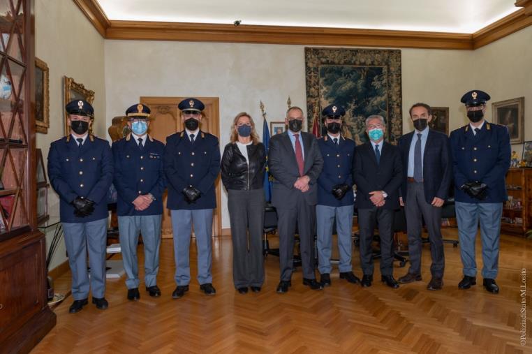 Il capo della polizia Lamberto Giannini incontra gli agenti protagonisti del salvataggio in mare a Isola Capo Rizzuto images Il capo della polizia Lamberto Giannini incontra gli agenti protagonisti del salvataggio in mare a Isola Capo Rizzuto