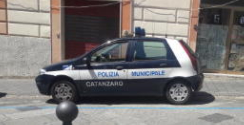 images Catanzaro. La stretta della polizia municipale: 10 multe ai trasgressori della norme anti-Covid 