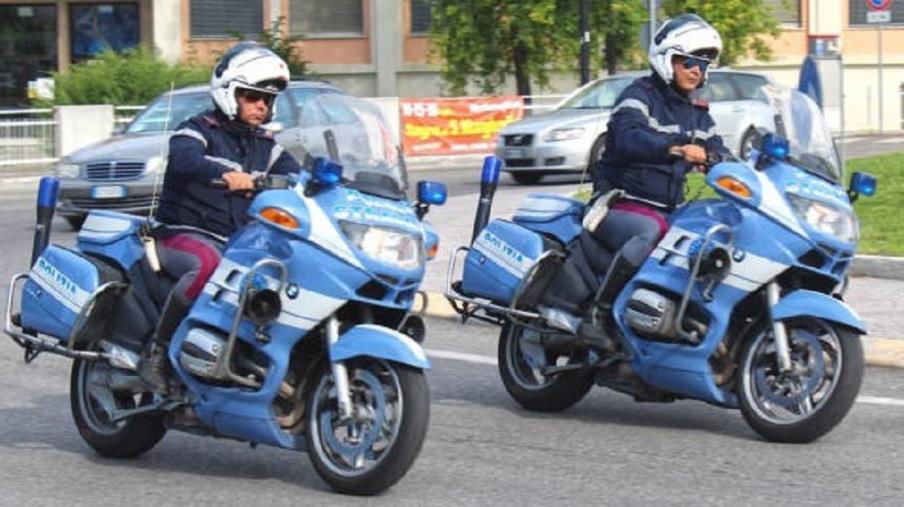 images I vigilanti manifestano per il mancato rinnovo del contratto