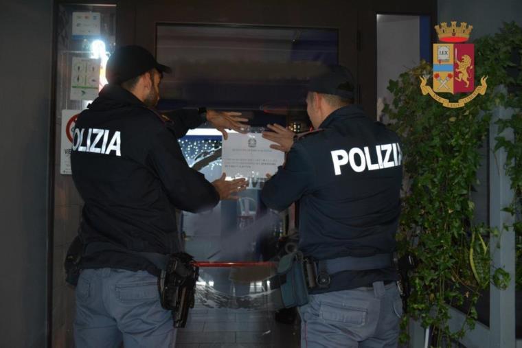 Vibo, locale della movida riapre nonostante la sospensione della licenza: denunciati i titolari e chiuso per altri 2 giorni images Vibo, locale della movida riapre nonostante la sospensione della licenza: denunciati i titolari e chiuso per altri 2 giorni