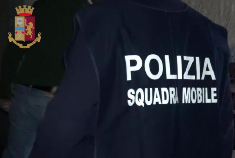 images Omicidio a Reggio, la vittima è stata accoltellata "con violenza" da due rapinatori