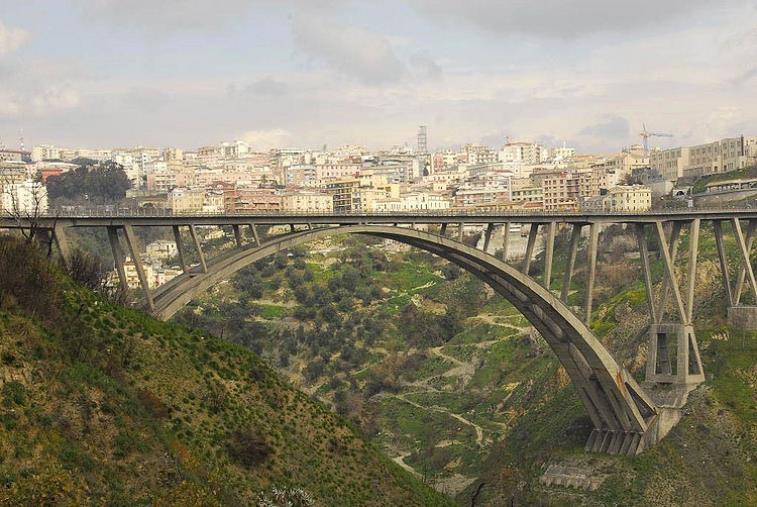 images Catanzaro, il viadotto Bisantis verso la sua veste definitiva: proficuo incontro tra sindaco, assessore ai lavori pubblici e Anas 
