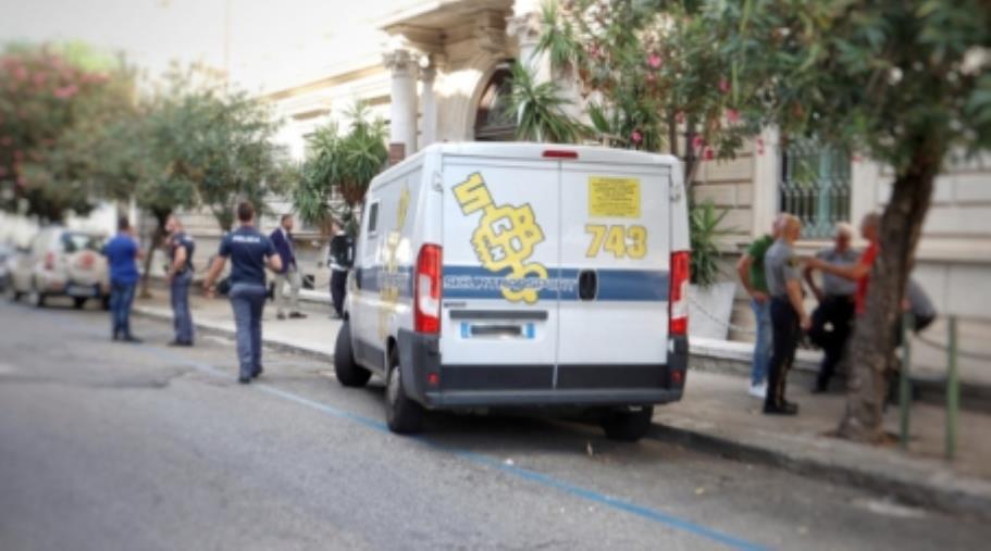 Rapina a portavalori nel Reggino, Cgil: "Guardie a rischio per pochi soldi" images Rapina a portavalori nel Reggino, Cgil: "Guardie a rischio per pochi soldi"