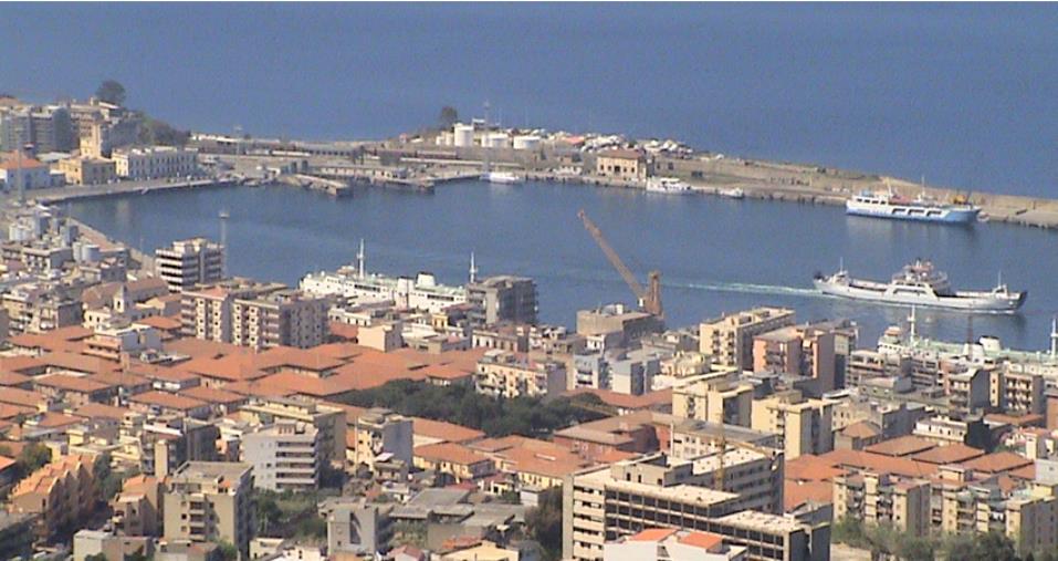 Rinvenuto cadavere nel porto di Reggio Calabria: indaga la Polizia  images Rinvenuto cadavere nel porto di Reggio Calabria: indaga la Polizia