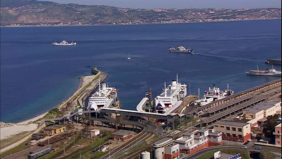 images Code sull'A2 a Villa San Giovanni: oltre 2 ore di attesa per gli imbarchi verso la Sicilia