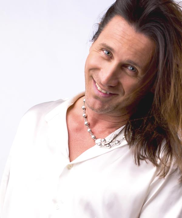 L'intervista. Giuseppe Povia e il riscatto della musica indipendente. “Vero Nerazzurro” è già un successo
 images L'intervista. Giuseppe Povia e il riscatto della musica indipendente. “Vero Nerazzurro” è già un successo