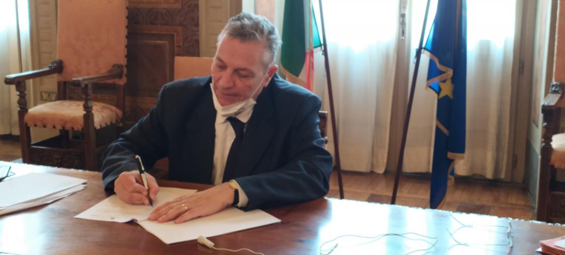 Catanzaro, si insedia il nuovo prefetto Ricci: “Forte coesione sociale” images Catanzaro, si insedia il nuovo prefetto Ricci: “Forte coesione sociale”