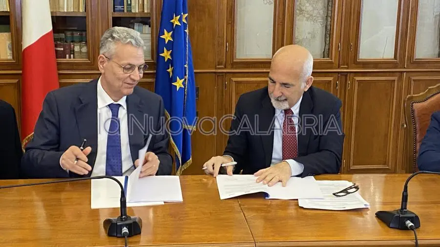 A Catanzaro Prefettura e Abi firmano il protocollo per la prevenzione della criminalità in banca
 images A Catanzaro Prefettura e Abi firmano il protocollo per la prevenzione della criminalità in banca