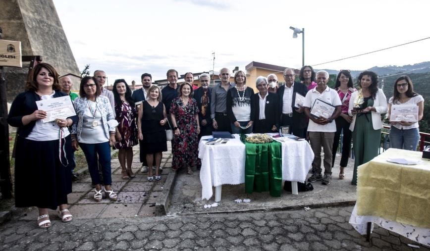 Luce Fest, tutti i vincitori del premio letterario "Canti di...versi" a San Pietro Magisano images Luce Fest, tutti i vincitori del premio letterario "Canti di...versi" a San Pietro Magisano