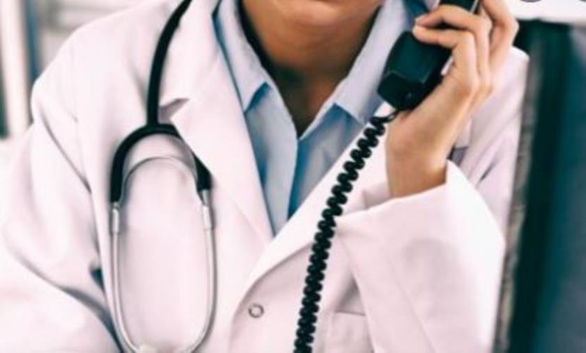 images Catanzaro, l'odissea di un anziano che assiste la sorella invalida: "Decine e decine di chiamate senza risposta per le medicine"