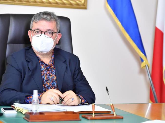 images L'ordinanza di Spirlì. Stop alle seconde case per i non residenti e il nodo asporto per bar e ristoranti