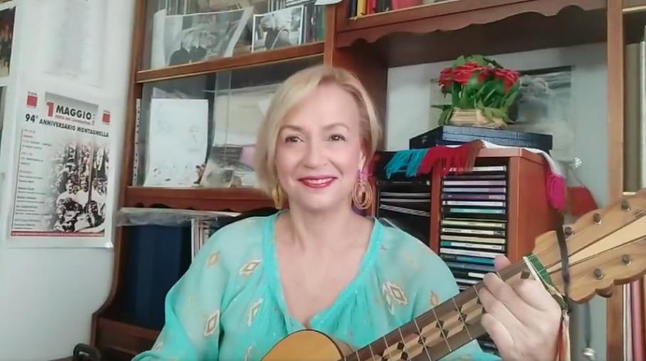 images "La ballata del Sant'Anna" di Francesca Prestia come sottofondo durante le proteste dei dipendenti contro la chiusura della struttura 