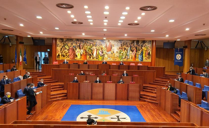 images L'EDITORIALE. La calma apparente prima dell'esplosione dei conflitti interni a destra e sinistra. Nel Pd serve un congresso per fare chiarezza