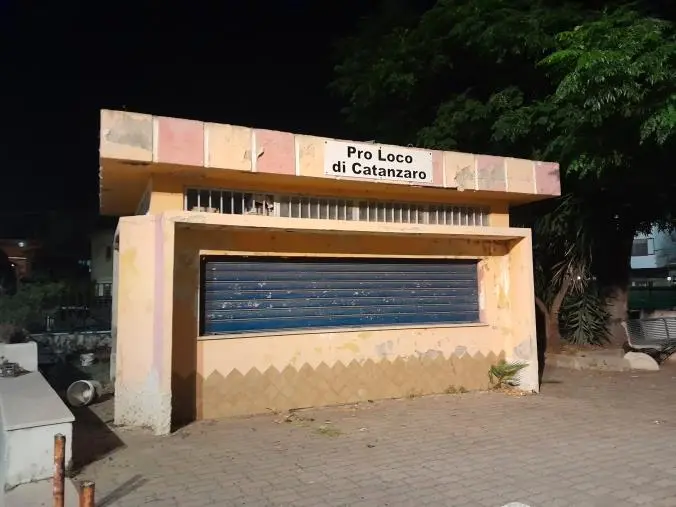 Catanzaro, la denuncia dell'Associazione "Ponte Morandi": "Pro Loco sul lungomare chiusa in stato di abbandono" images Catanzaro, la denuncia dell'Associazione "Ponte Morandi": "Pro Loco sul lungomare chiusa in stato di abbandono"