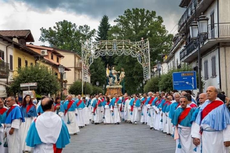 Palermiti, in fiamme un furgone che trasportava lana images Palermiti, in fiamme un furgone che trasportava lana