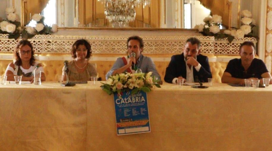 images Ranieri premiato dal Roma club "Viola"