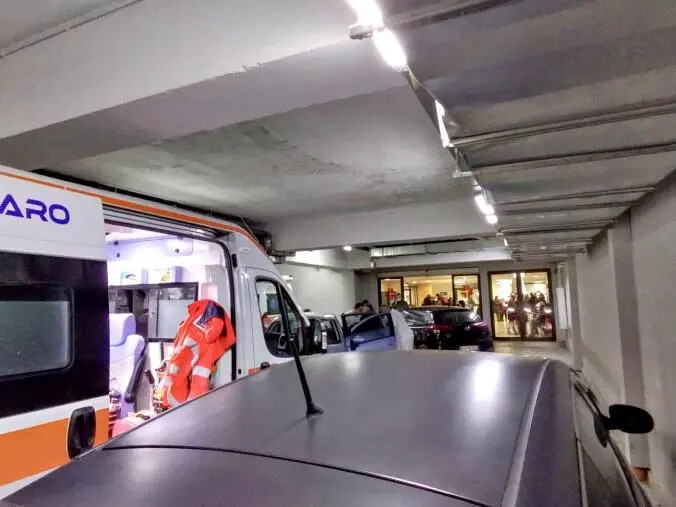 Catanzaro, rischia l'infarto ma l'ambulanza è senza medico: a bordo sale il suo dottore images Catanzaro, rischia l'infarto ma l'ambulanza è senza medico: a bordo sale il suo dottore