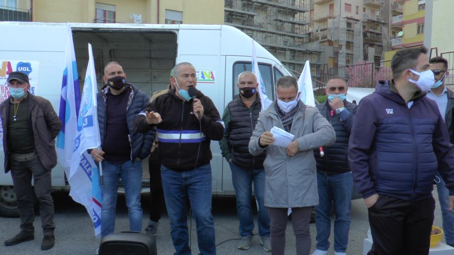 La protesta degli ambulanti calabresi: "Così non si può andare più avanti. Siamo discriminati" images La protesta degli ambulanti calabresi: "Così non si può andare più avanti. Siamo discriminati"