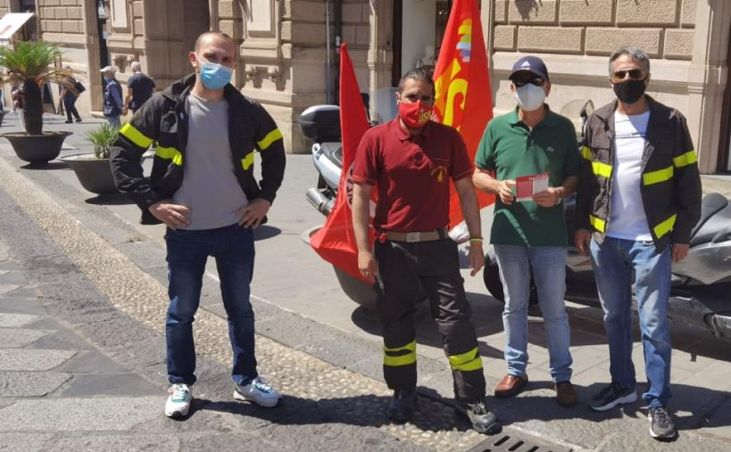 Carenza di organico nei Vigili del fuoco: Usb in piazza questa mattina a Catanzaro images Carenza di organico nei Vigili del fuoco: Usb in piazza questa mattina a Catanzaro