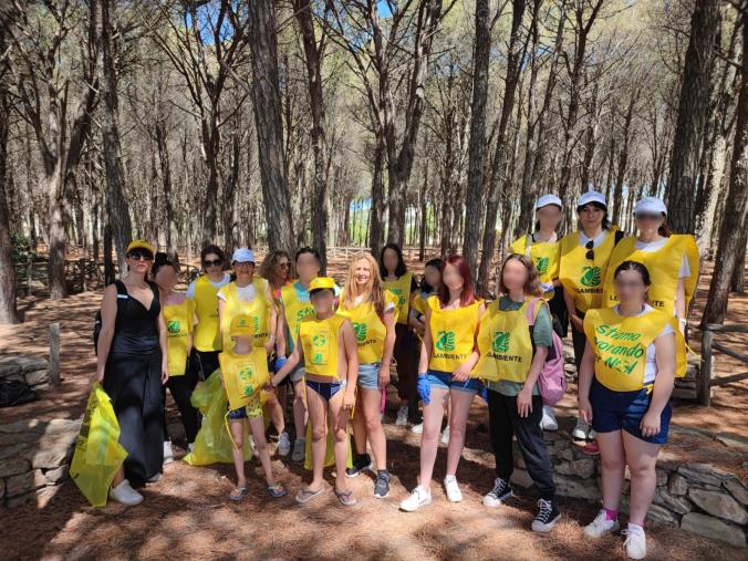 Pulizia pineta di Giovino a Catanzaro, anche Legambiente presente all’iniziativa del lido Valentino images Pulizia pineta di Giovino a Catanzaro, anche Legambiente presente all’iniziativa del lido Valentino