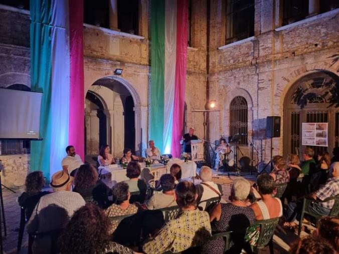 images Santa Caterina dello Jonio, riaprono i cancelli del Palazzo Di Francia 
a 39 anni dall’incendio che devastò il Centro Storico 