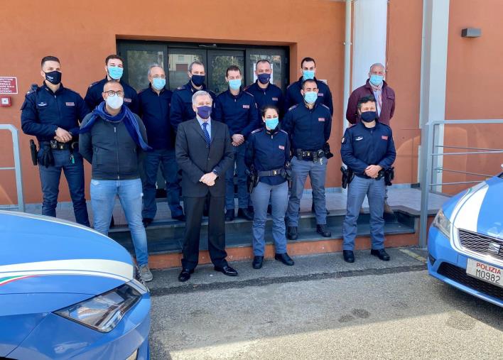 images Poliziotti aggrediti a Viale Isonzo. Il questore ringrazia gli agenti: "Grande apprezzamento e riconoscenza per il comportamento tenuto"