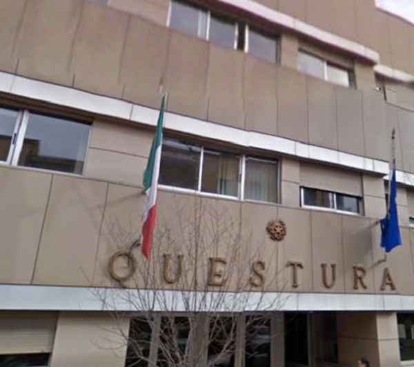 images Rubano un'auto a Cosenza, su via Popilia: arrestati 2 uomini dopo un inseguimento