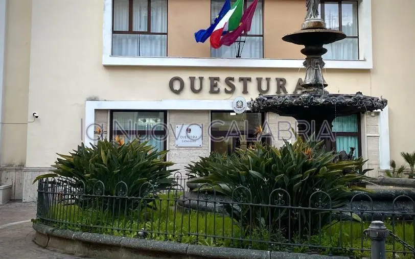 images "Mia madre quando beve mi picchia": donna di Catanzaro non potrà avvicinarsi al figlio di 8 anni