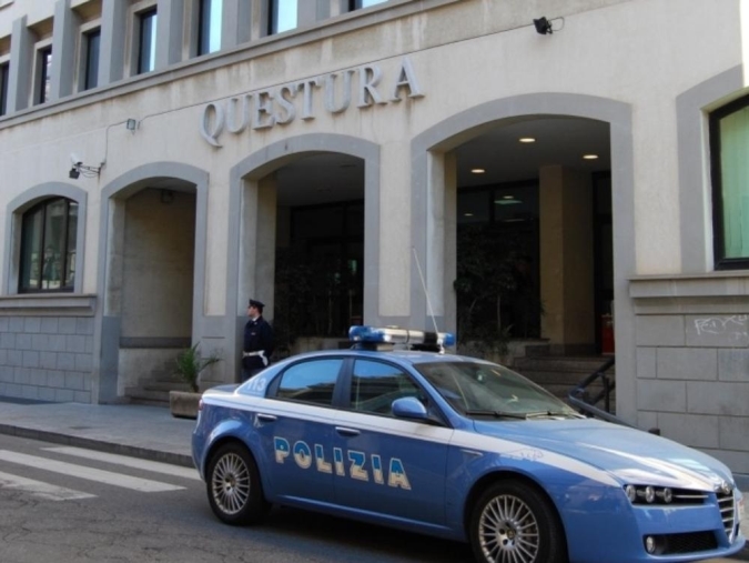images Reggio, agenti sedano violenta rissa in città: sei giovani arrestati