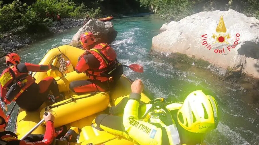 Ragazza di 17 anni cade nel fiume Lao: ricerche in corso images Ragazza di 17 anni cade nel fiume Lao: ricerche in corso
