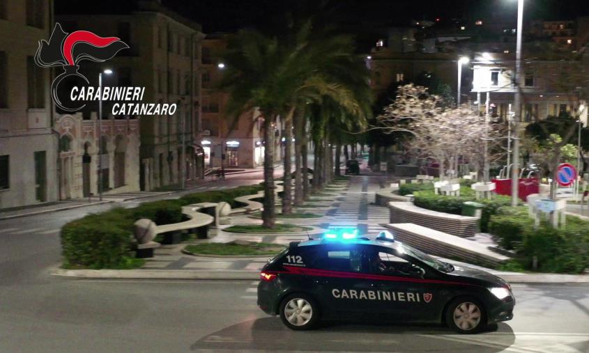Catanzaro. Incassano i buoni spesa Covid-19 dichiarando il falso: denunciate 150 persone images Catanzaro. Incassano i buoni spesa Covid-19 dichiarando il falso: denunciate 150 persone