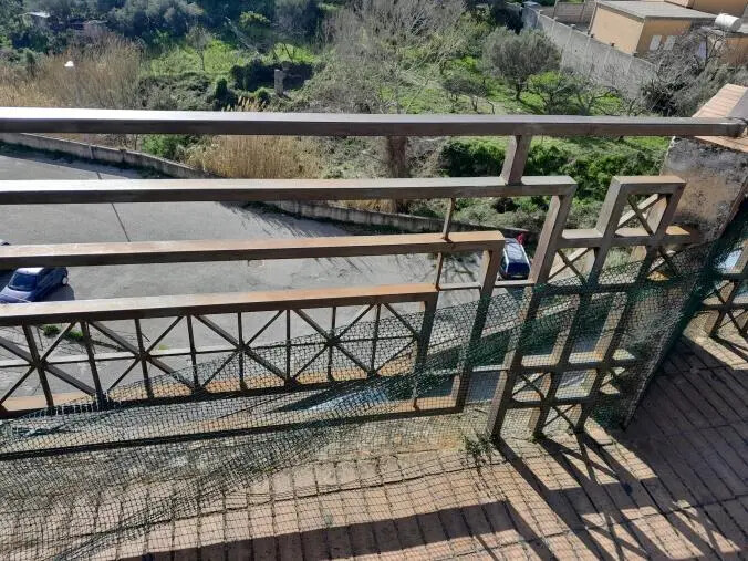 Quella ringhiera pericolosa in piazza Fontana a Gagliano: la segnalazione dell'associazione "Il Ponte Morandi" images Quella ringhiera pericolosa in piazza Fontana a Gagliano: la segnalazione dell'associazione "Il Ponte Morandi"