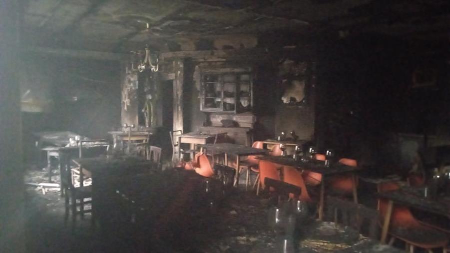 Ristorante incendiato a Castrolibero: i titolari: "Saremo più forti di prima" images Ristorante incendiato a Castrolibero: i titolari: "Saremo più forti di prima"