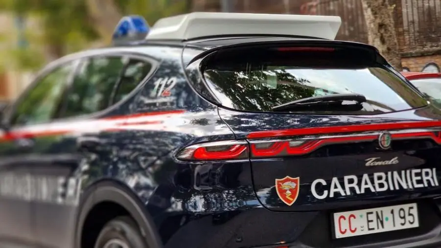 images Isola Capo Rizzuto, tenta di investirlo e poi se ne va: arrestato un 43enne