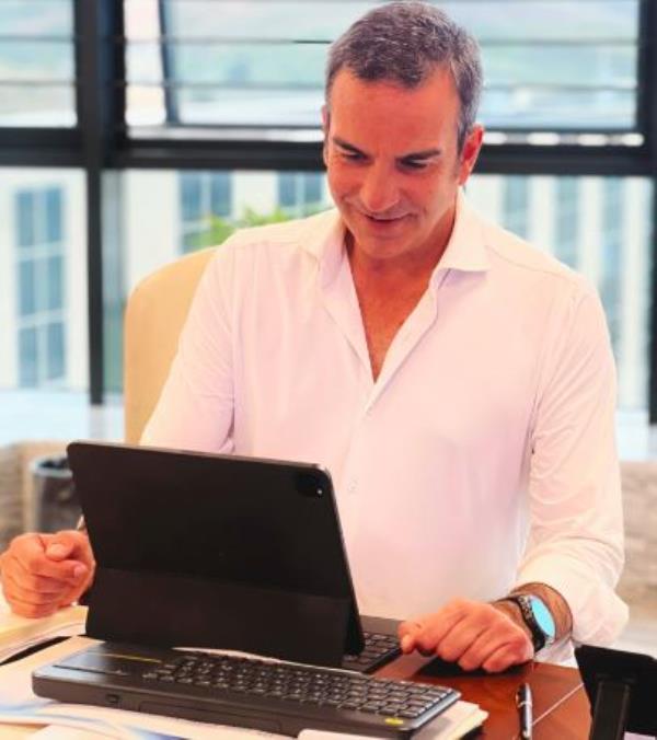 images Occhiuto: "In ballo un progetto di collaborazione con Amazon per aiutare le imprese calabresi"