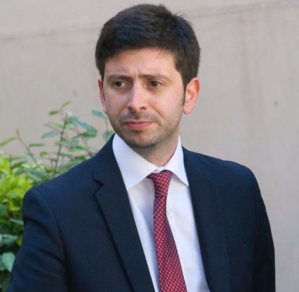Il ministro Speranza: "Firmato il protocollo, anche i farmacisti potranno vaccinare" images Il ministro Speranza: "Firmato il protocollo, anche i farmacisti potranno vaccinare"