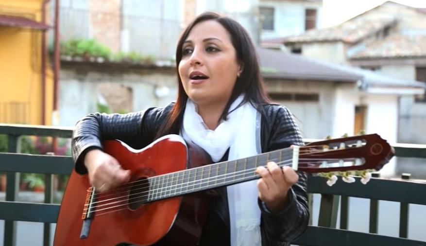 images La cantante Teresa Merante fa ancora discutere: Libera di Vibo contro l’esibizione a Cassari 