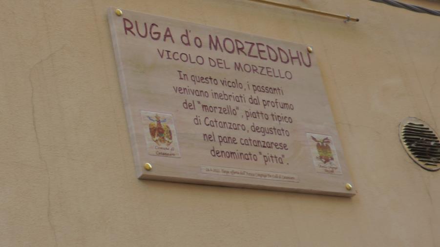 L’Antica Congrega Tre Colli assegna un tributo al piatto tipico catanzarese. Da oggi c’è la “Ruga d’o Morzeddhu”  images L’Antica Congrega Tre Colli assegna un tributo al piatto tipico catanzarese. Da oggi c’è la “Ruga d’o Morzeddhu”