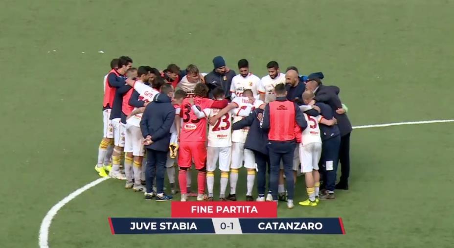 Juve Stabia vs Catanzaro: 0-1 finale. Le Aquile espugnano il "Menti" dopo una prestazione di sostanza images Juve Stabia vs Catanzaro: 0-1 finale. Le Aquile espugnano il "Menti" dopo una prestazione di sostanza