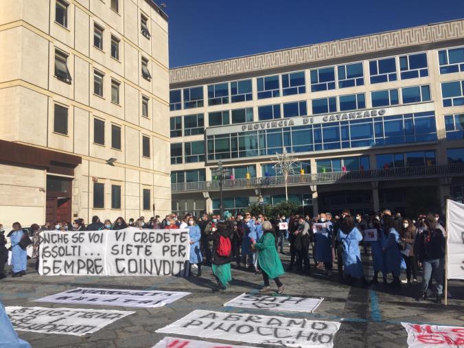 images Sant'Anna Hospital a rischio chiusura. La protesta dei dipendenti a Catanzaro