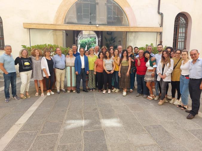 images Catanzaro, dirigenti e personale comunale salutano il sindaco uscente Sergio Abramo  