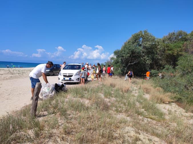 “Salviamo la nostra pineta”, a Botricello grande partecipazione per la giornata ecologica lungo il litorale images “Salviamo la nostra pineta”, a Botricello grande partecipazione per la giornata ecologica lungo il litorale