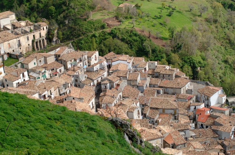 images Coronavirus. A San Donato di Ninea il Comune attiva il servizio a domicilio per i soggetti a rischio