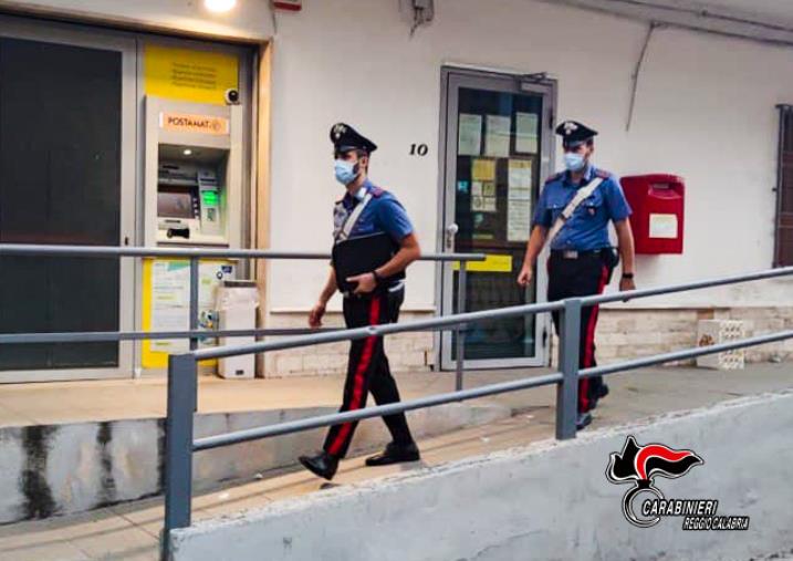 images San Luca. Positiva al covid esce di casa per andare all'ufficio postale: denunciata 