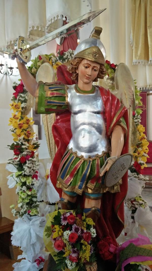 images Coronavirus. L'inno di Mameli e a San Michele Arcangelo, nella piccola frazione di Cuturella di Cropani (VIDEO)