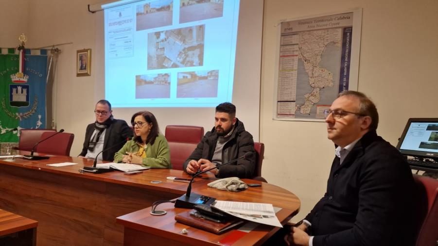 images Il Comune di Isola Capo Rizzuto incontra il Comitato Sant’Anna: la scuola riaprirà prima dell'estate 