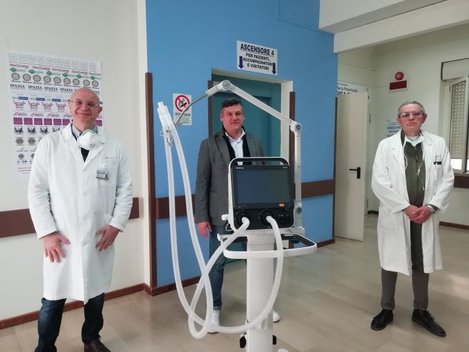 L'iniziativa di "Soverato canta un Natale che conta" porta in dote un respiratore artificiale all'ospedale di Soverato images L'iniziativa di "Soverato canta un Natale che conta" porta in dote un respiratore artificiale all'ospedale di Soverato
