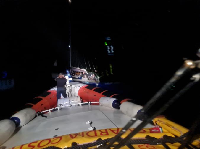 images Nuovo sbarco a Roccella Jonica, 50 migranti soccorsi dalla Guardia costiera