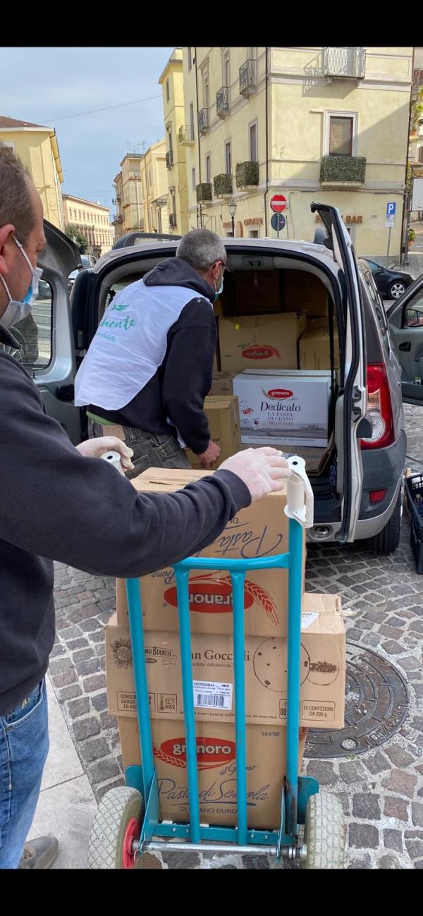 Coronavirus. La solidarietà a Catanzaro: la famiglia Scaccia e Vitambiente consegnano alimenti a 50 famiglie bisognose images Coronavirus. La solidarietà a Catanzaro: la famiglia Scaccia e Vitambiente consegnano alimenti a 50 famiglie bisognose