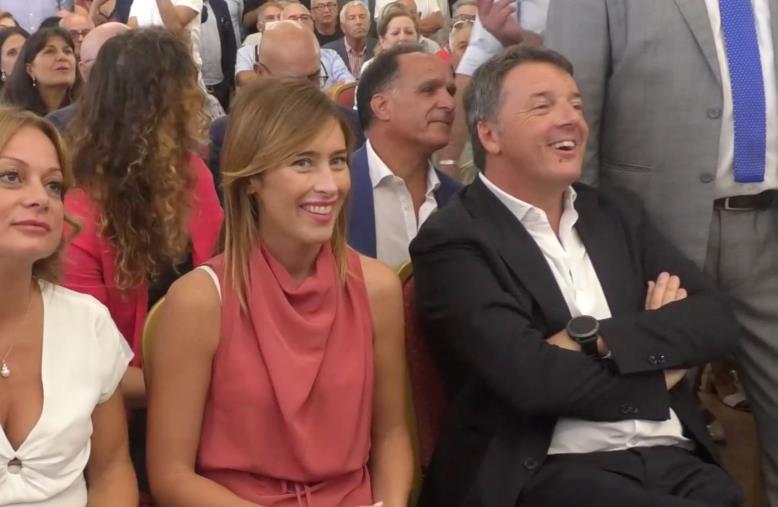Politiche, Matteo Renzi in Calabria insieme a Maria Elena Boschi (VIDEO) images Politiche, Matteo Renzi in Calabria insieme a Maria Elena Boschi (VIDEO)